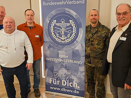 In Borken (v.l.n.r.): Oberstabsfeldwebel a.D. Jürgen Fellerhoff, Oberstabsfeldwebel a.D. Thomas Heick, Oberstabsfeldwebel a.D. Stefan Weitenberg, Oberstleutnant Kai Schlegel und Oberstleutnant a.D. Rudolf Haller. Foto: Thomas Heick