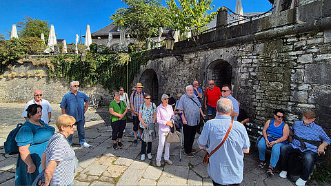 Unter dem Codenamen „Gruppe Schneider“ erkundeten Mitglieder der KERH Würzburg/Veitshöchheim Mainromantik, Stadtgeschichte und fränkische Lebensart. Foto: Roland Stengl