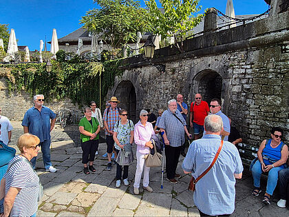 Unter dem Codenamen „Gruppe Schneider“ erkundeten Mitglieder der KERH Würzburg/Veitshöchheim Mainromantik, Stadtgeschichte und fränkische Lebensart. Foto: Roland Stengl
