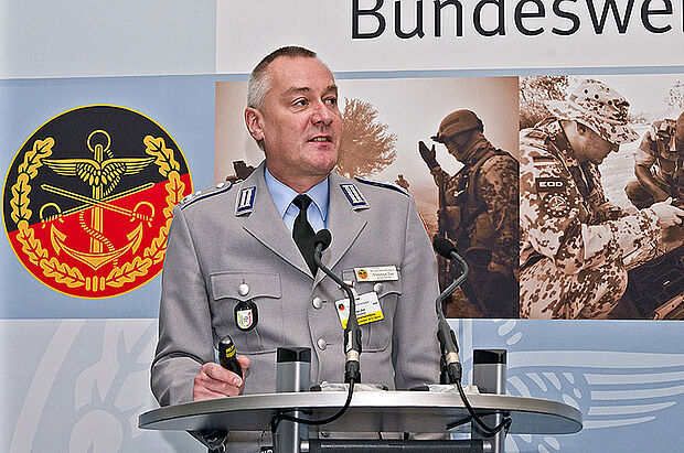 Schatzmeister Oberstleutnant Stephan Zier zur wirtschaftlichen Entwicklung des Verbandes.