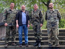 Der geschäftsführende Vorstand der StoKa mit Stabsfeldwebel Roman Böhme, TRAI Jochen Halbritter, Vorsitzender Stabsfeldwebel Frank Bott und Hauptfeldwebel Dominik Kobiger. Foto: StoKa Hammelburg