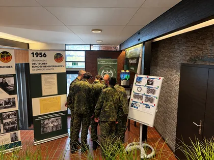Am Stand der Truppenkameradschaft. Foto: DBwV