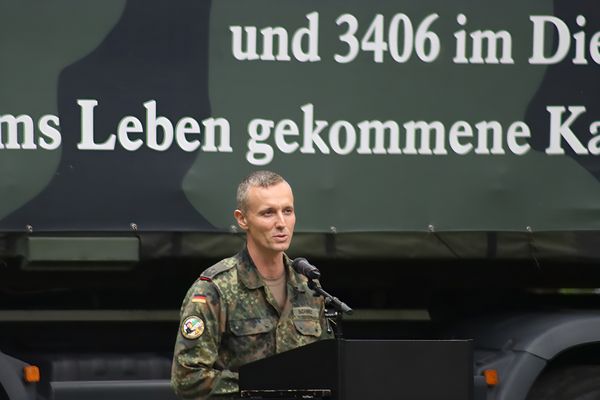 Oberstleutnant i.G. Marcel Bohnert begrüßte die Marschierenden. Foto: Melanie Schreiber