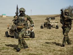 Soldaten während einer Übung in Stetten am kalten Markt: Auch Beamte, Abgeordnete und Selbstständige sollen zukünftig in die Rentenversicherung einzahlen - diesen Vorschlag machte die neue Arbeits- und Sozialministerin Bärbel Bas (SPD). Der DBwV ist eindeutig gegen den Vorschlag von Ministerin Bas. Foto: Bundeswehr/Jana Neumann