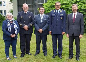 v.l.n.r.: Frau Elisabeth Runge-Hohenwarter, StBtsm Thomas Haverland, Herr Torsten Schmidt, StHptm Martin Vogelsang und LRDir Stefan Hucul. Foto: DBwV