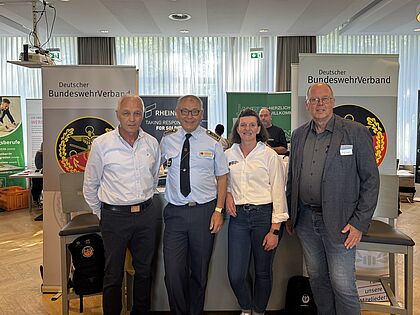 Detlef Schlingmann (ehemaliger Standortbeauftragter), Jürgen Gemmer (DBwV), Jessica Weihe (BFD Minden) und Westhoff (BFD Münster) informierten über berufliche Perspektiven und Fragen rund um das Dienstzeitende. Foto: DBwV