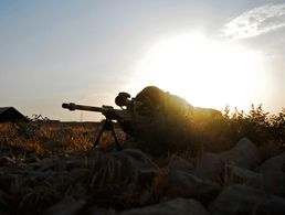 Ein Scharfschütze in Afghanistan nahe Kundus, aufgenommen im Jahr 2010 Foto: Bundeswehr