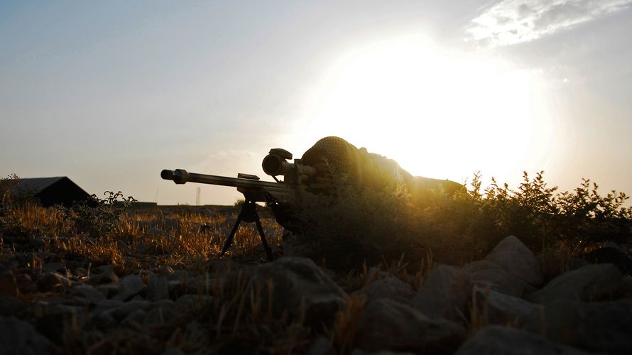 Ein Scharfschütze in Afghanistan nahe Kundus, aufgenommen im Jahr 2010 Foto: Bundeswehr