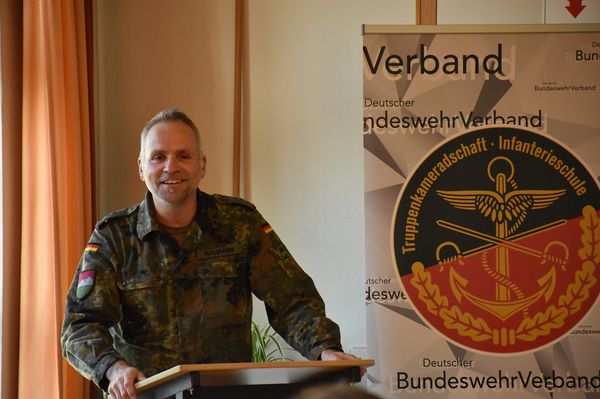 TruKa-Vorsitzender Hauptmann Steffen Neumann warb die jungen Mitglieder, bei der Neuwahl zum Vorstand für ein Mandat zu kandidieren. Foto: DBwV