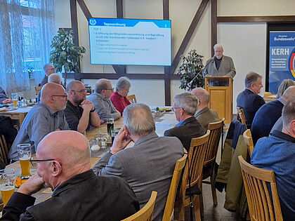 Vorsitzender Feldwebel d.R. Siegbert Schneider eröffnete die Wahlversammlung der Kameradschaft ERH Würzburg-Veitshöchheim mit seinem Rechenschaftsbericht. Foto: Roland Stengl