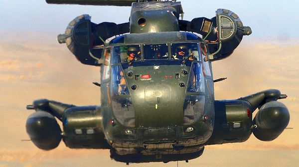 Schon seit vielen Jahren in Afghanistan im Einsatz und mittlerweile stark überlastet: Der Transporthubschrauber CH-53. Foto: Bundeswehr/Herholt