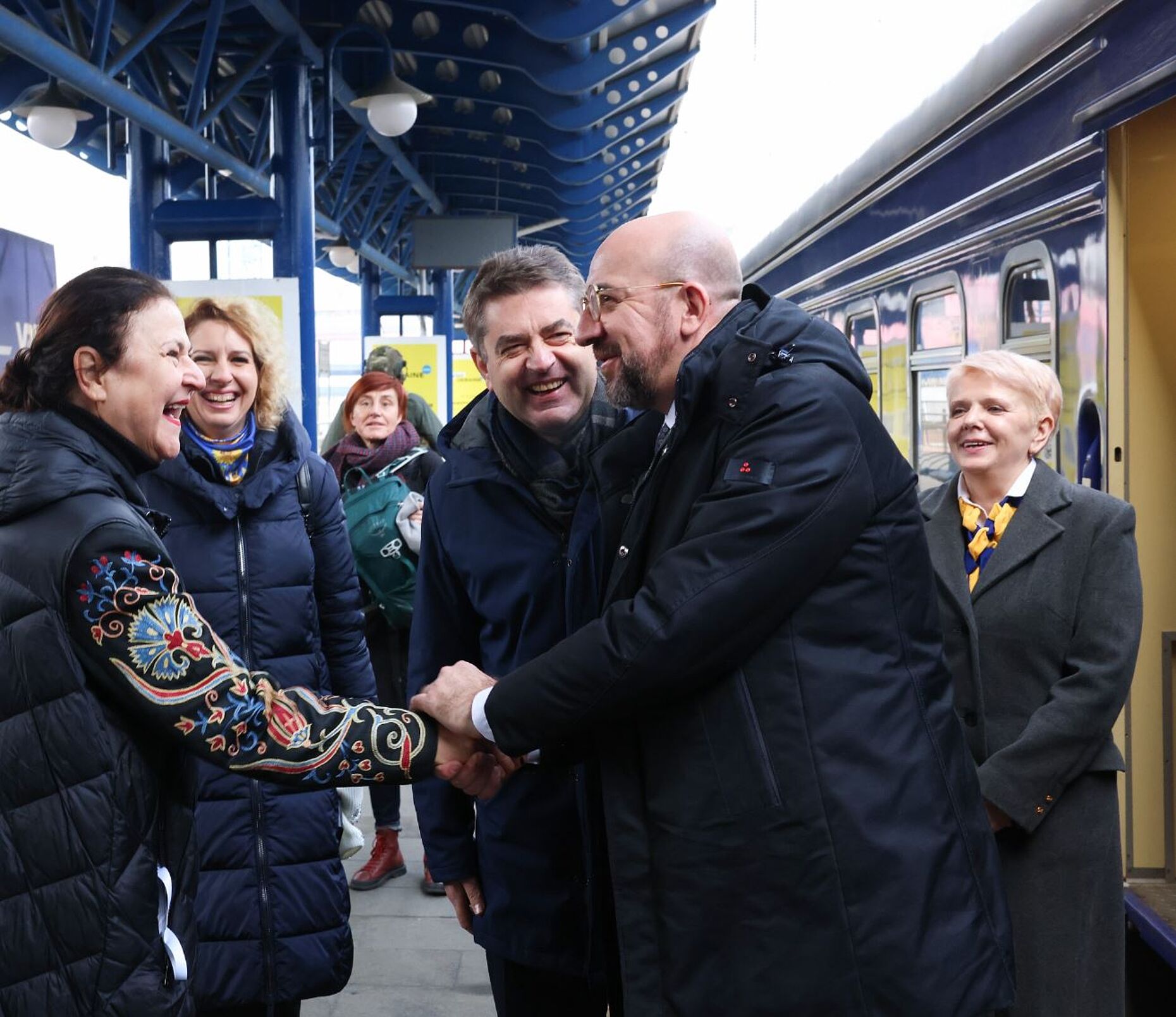 EU-Ratspräsident Charles Michel bei seiner Ankunft in Kiew. Mit „Good to be back in Kyiv – among friends" (Schön, wieder in Kiew zu sein - unter Freunden) kommentiere er das Bild auf X. Foto: Charles Michel/ X