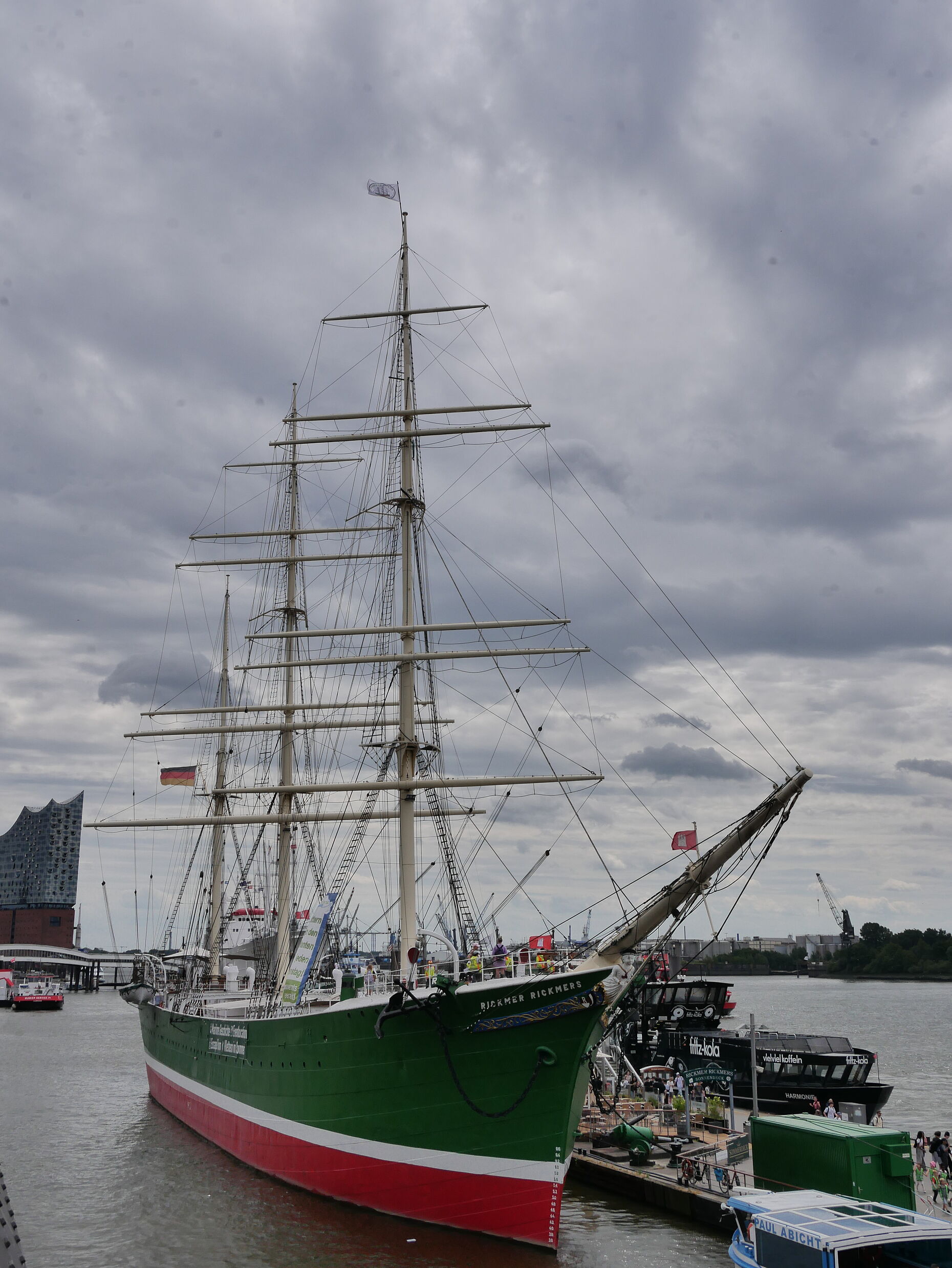 Die Rickmer Rickmers liegt an den St. Pauli Landungsbrücken. Foto: DBwV