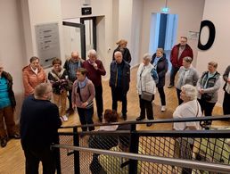 Beim durch den Museumsleiter Benjamin Kryl waren es insbesondere die Exponate, zum Sehen, Riechen Hören, Anfassen, Ausprobieren und Erleben, die von den Teilnehmern mit viel Interesse wahrgenommen wurde. Foto Wolfgang Höhne