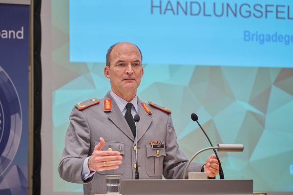 Den Blick auf die Zeitenwende in Deutschland aus Brüsseler Sicht zeichnete Brigadegeneral Andreas Durst nach. Foto: IK