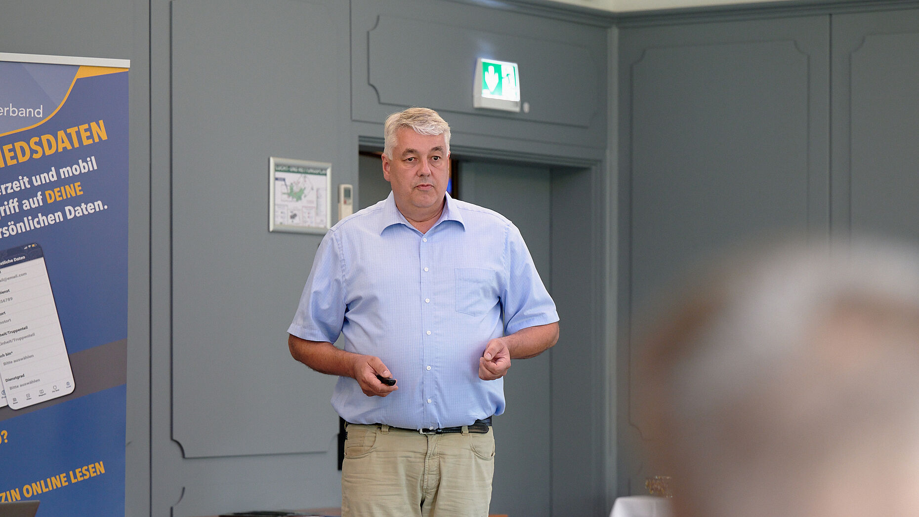 Jens Körting (Abt. Recht) sprach zu Aspekten der Zeitenwende im Dienstrecht: Artikelgesetz und Besoldungsfragen. Foto: IK