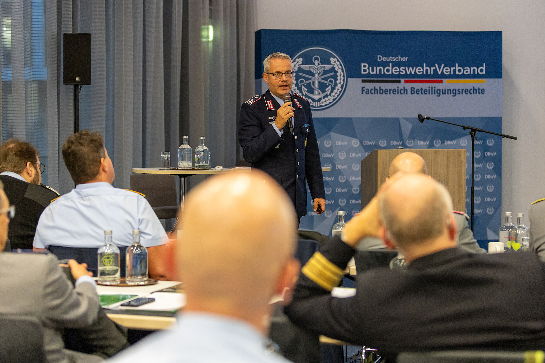 Oberstleutnant i.G. Dr. Detlef Buch, Vorsitzender Besoldung/Haushalt/Laufbahnrecht im DBwV, berichtete zur aktuellen zukünftige Lage und Gesetzgebung in dne Bereichen Besoldung, Haushalt und Laufbahnrecht. Foto: DBwV/Sarina Flachsmeier