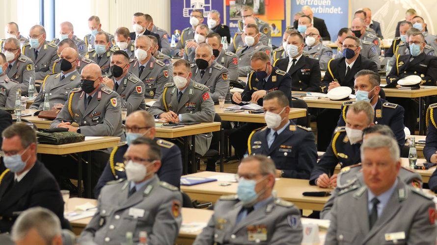 Unter dem Eindruck des Krieges in der Ukraine tagen zurzeit Kompaniefeldwebel aus ganz Deutschland bei der 15. Spießtagung des Generalinspekteurs in Hannover. Foto: DBwV/Sarina Flachsmeier 