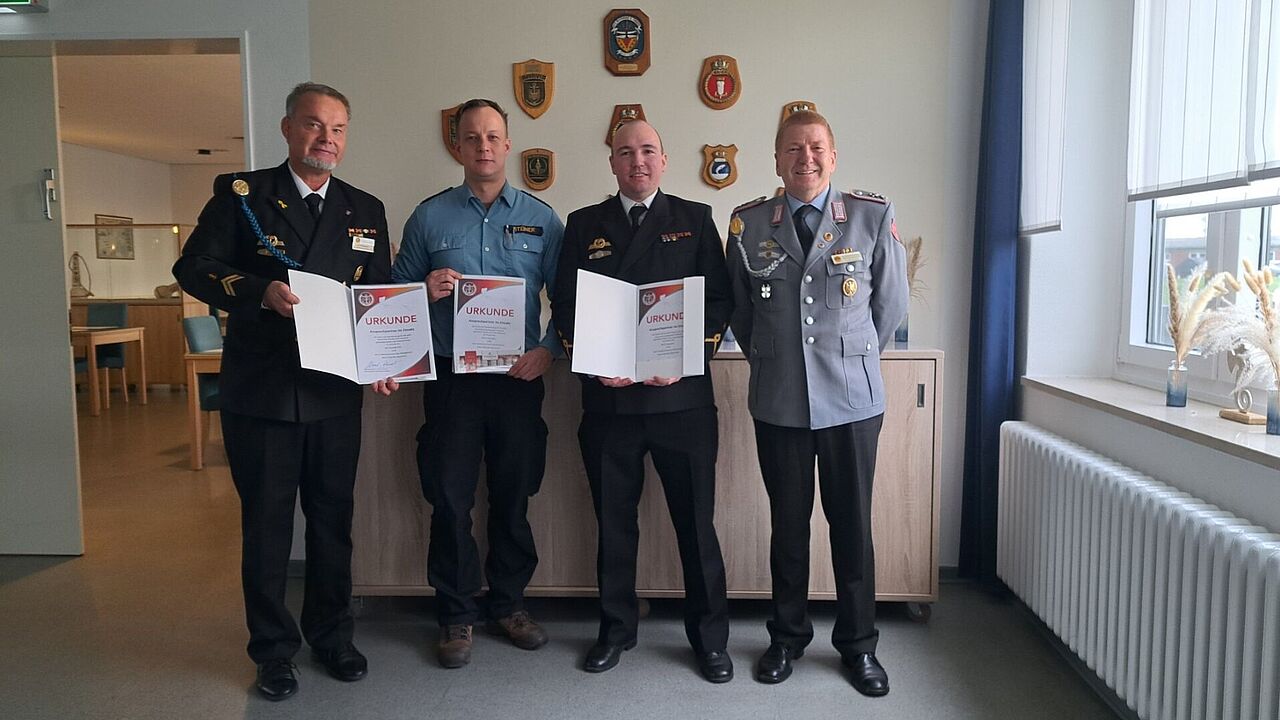 Jens Wohlgemuth 8von links), Moritz Steiner, Patrick Baur und Gerd Dombrowski. Foto: DBwV