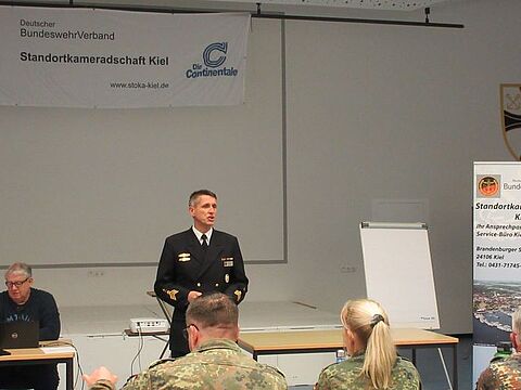 Hauke Pauls (l.) und Rene Sirock bei der Begrüßung. Foto: LV Nord