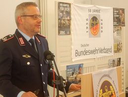 Oberstleutnant i.G. Detlef Buch, Vorsitzender Fachbereich Besoldung, Haushalt und Laufbahnrecht im DBwV-Bundesvorstand, erläutert das Besoldungsstrukturenmodernisierungsgesetz (BesStMG). Foto: DBwV