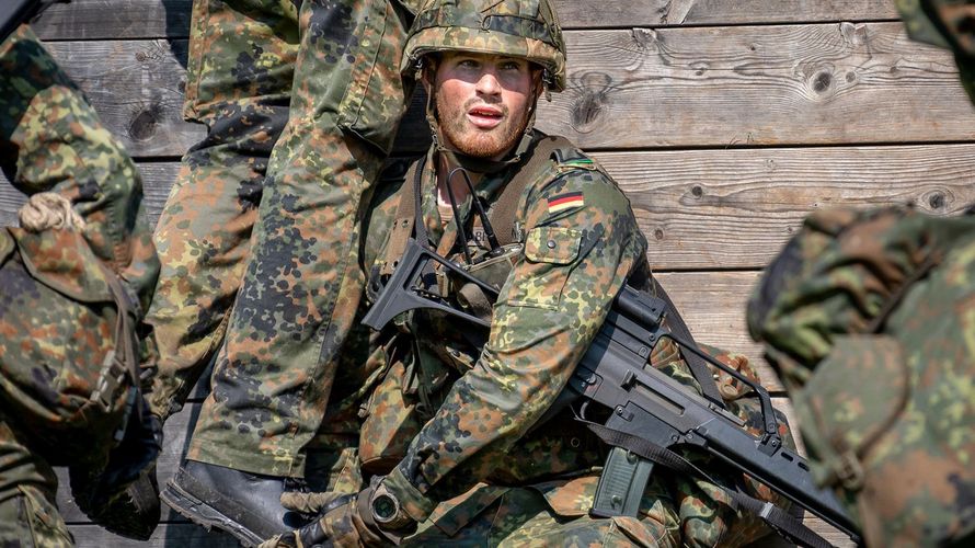 Deutlicher noch als im Vorjahr zeigen die Ergebnisse der Bevölkerungsbefragung des ZMSBw 2020, dass der weit überwiegende Teil der Bürgerinnen und Bürger eine positive Einstellung zur Bundeswehr hat. Foto: Bundeswehr/Marco Dorow