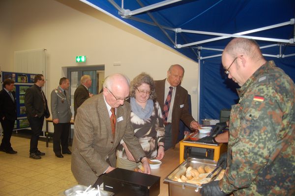 Wie immer beendete ein gemeinsames Erbseneintopfessen das Treffen Foto: DBwV/LV Nord