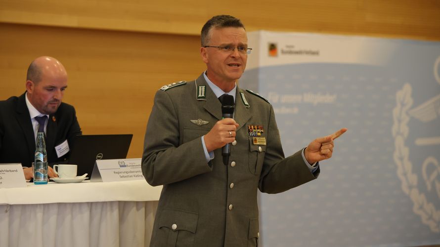 „Verbandsarbeit ist und bleibt auf allen Ebenen harte Arbeit", sagte der Bundesvorsitzende Oberst André Wüstner. Foto: DBwV/Sarina Flachsmeier