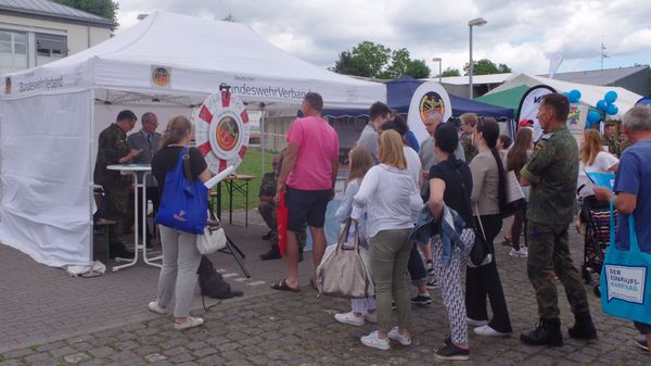 Auch in Koblenz war reger Andrang am Stand des DBwV. Foto: DBwV/Henning