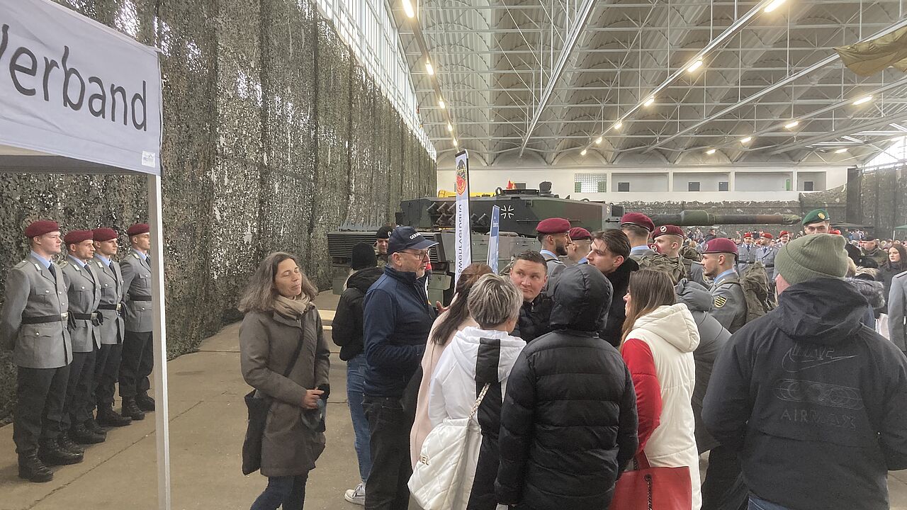 Am Infostand des DBwV war viel los. Foto: DBwV