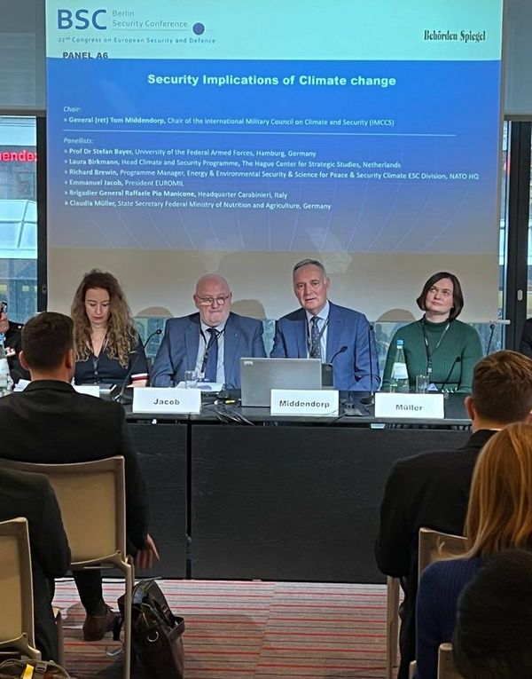 In einem Panel ging es am ersten Tag der BSC um sicherheitspolitische Auswirkungen des Klimawandels - EUROMIL-Präsident Emmanuel Jacob diskutierte mit. Foto: DBwV/Jörg Greiffendorf