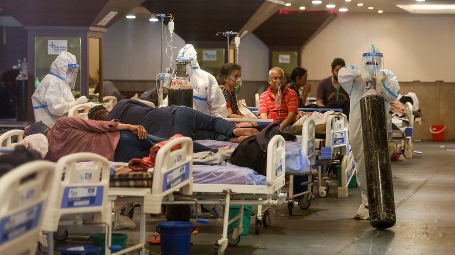 Corona verbreitet sich in Indien immer rasanter. In den Krankenhäusern wie hier in Neu Delhi fehlt es an Sauerstoff und Krankenhausbetten. Foto: picture alliance / zumapress.com
