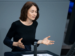 "Das Grundgesetz ist ein Stabilitätsanker der Politik", sagte Bundesjustizministerin Katarina Barley (SPD) in der Bundestagsdebatte zum 70. Jaahrestag des Grundgesetzes. Foto: dpa 