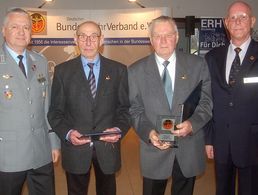 Birk Neider (v. l.) mit den Jubilaren Peter Krauskopf, Ewald Wehrmeister und Wolfgang Daube. Foto: DBwV