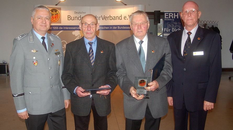 Birk Neider (v. l.) mit den Jubilaren Peter Krauskopf, Ewald Wehrmeister und Wolfgang Daube. Foto: DBwV