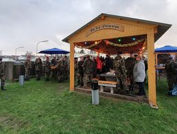 In Lebach lud der TruKa-Vorstand Soldaten und Zivilbeschäftigte nach der Mitgliederversammlung zur Einstimmung auf die Weihnachtszeit ein. Foto: Frank Schmitt