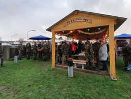 In Lebach lud der TruKa-Vorstand Soldaten und Zivilbeschäftigte nach der Mitgliederversammlung zur Einstimmung auf die Weihnachtszeit ein. Foto: Frank Schmitt