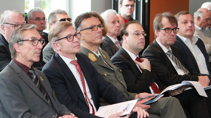 Im Auditorium: Landesvorsitzender Gerhard Stärk,  die Referenten Dr. Josef Braml (DEU), Brigadier MMag. Wolfgang Peischel (AUT), Prof. Dr. Hendrique Schneider (CH) und Prof. Dr. Stefan Pickl (DEU). Foto: DBwV/Kaminsky