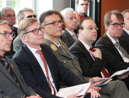 Im Auditorium: Landesvorsitzender Gerhard Stärk,  die Referenten Dr. Josef Braml (DEU), Brigadier MMag. Wolfgang Peischel (AUT), Prof. Dr. Hendrique Schneider (CH) und Prof. Dr. Stefan Pickl (DEU). Foto: DBwV/Kaminsky