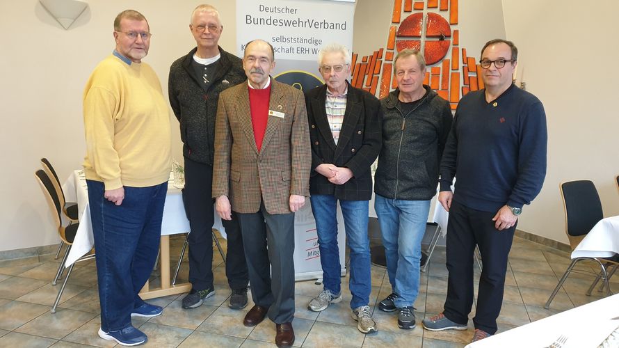 Hauptmann a.D. Leo Schröder (von links), Stabsfeldwebel a.D. Jürgen Karwe, Hauptmann a.D. Friedhelm Chmieleck, Oberstabsfeldwebel a.D. Wolfgang Binder,   Stabsfeldwebel a.D. Heinz Grether und Oberstabsfeldwebel a.D. Michael Zeutzheim. Foto: Michael Schwab