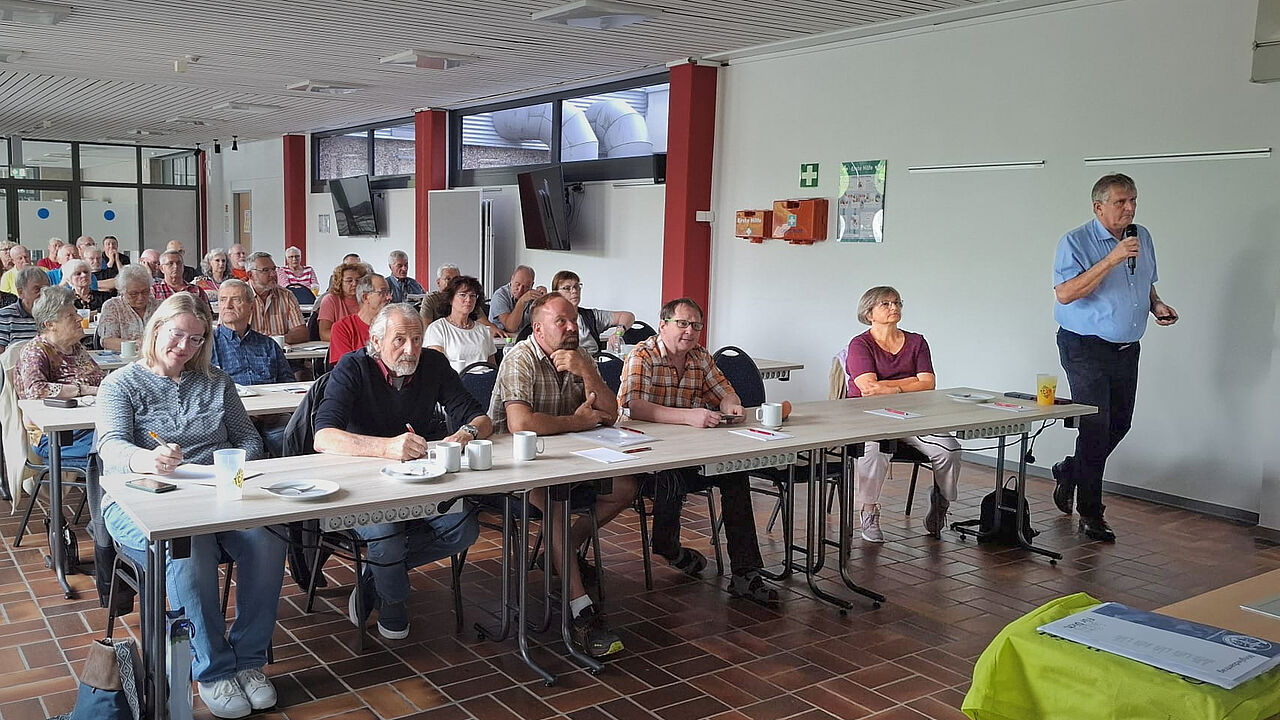 Regen Zuspruch fand die Info-Veranstaltung der Kameradschaft ERH mit dem Vortrag von Bernhard Hauber zu Pflege und Beihilfe. Fotos: Annette Bopp