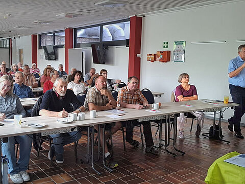 Regen Zuspruch fand die Info-Veranstaltung der Kameradschaft ERH mit dem Vortrag von Bernhard Hauber zu Pflege und Beihilfe. Fotos: Annette Bopp