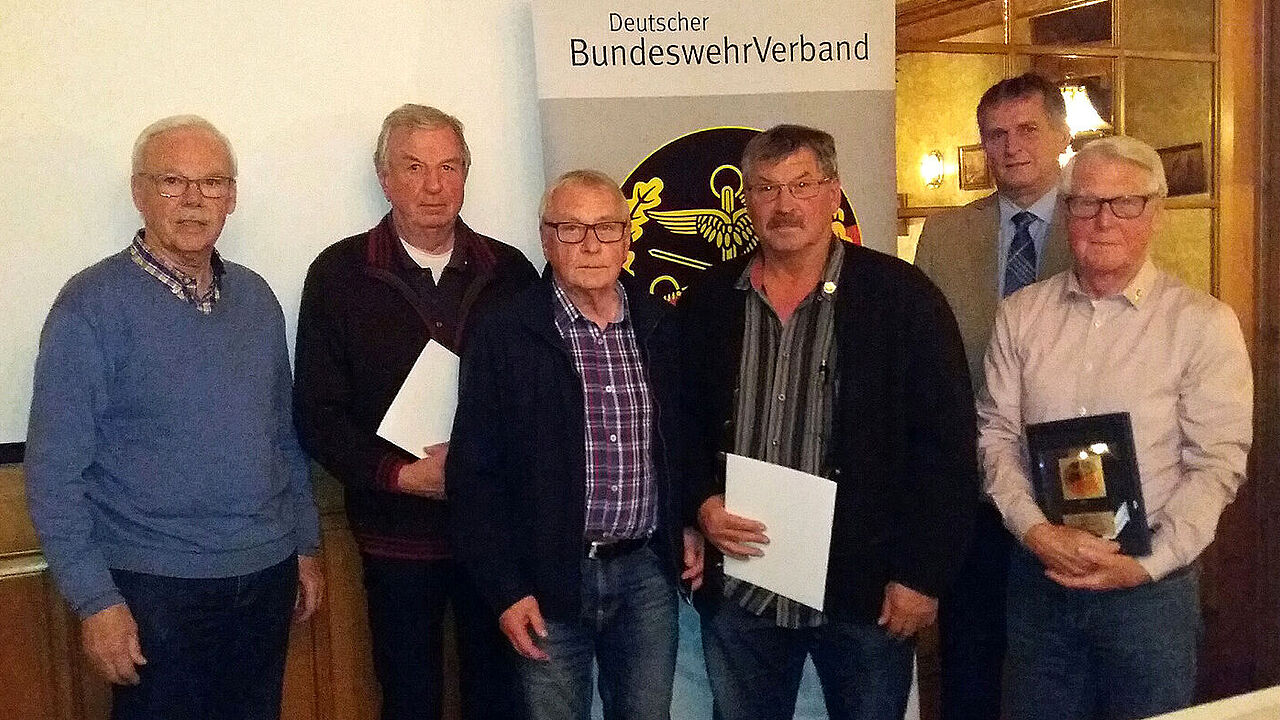 Dank und Anerkennung für die langjährigen Mitglieder. Foto: Bernhard Seibel