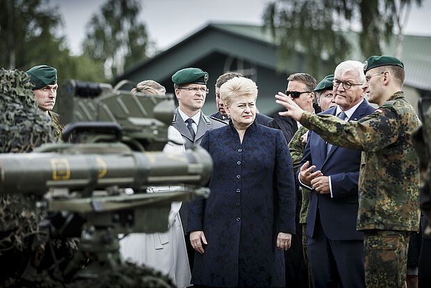 Der DBwV-Bundesvorsitzende André Wüstner zeigte sich beeindruckt von dieser nicht alltäglichen Reise und vom Umgang Steinmeiers mit den Soldaten Foto: Jesco Denzel