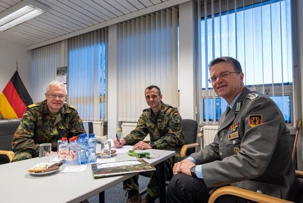 Kapitän zur See Bödeker, Oberst Wüster und Oberstleutnant Rudat. Foto: Selbstständige Kameradschaft SHAPE