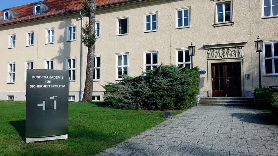 In der Bundesakademie für Sicherheitspolitik im Berliner Norden wird am 23. Juni über die Nationale Sicherheitsstrategie diskutiert. Foto: picture alliance / ZB / Sascha Steinach