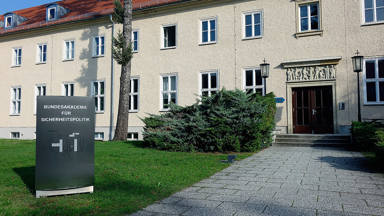 In der Bundesakademie für Sicherheitspolitik im Berliner Norden wird am 23. Juni über die Nationale Sicherheitsstrategie diskutiert. Foto: picture alliance / ZB / Sascha Steinach