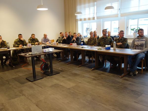 Zahlreiche Soldatinnen und Soldaten nutzten das Informationsangebot in der Clausewitz-Kaserne. Foto: Götze