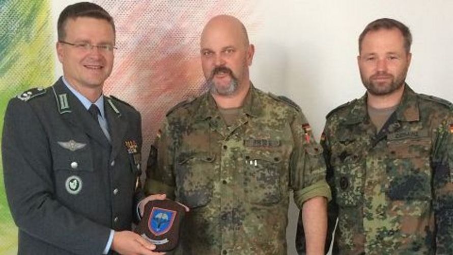 In Zweibrücken besuchte Bundesvorsitzender Oberstleutnant André Wüstner das FschJgRgt 26 Foto: Standortbeauftragter Saarland & Standort Zweibrücken