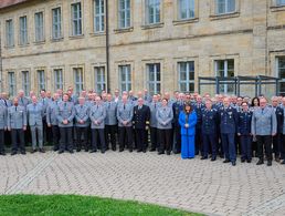 Über 60 Kommandeure und Dienststellenleiter trafen sich im Landesverband Süddeutschland in Bamberg zum Dialog und Erfahrungsaustausch mit der militärischen Führungsspitze und dem BundeswehrVerband. Foto: IK
